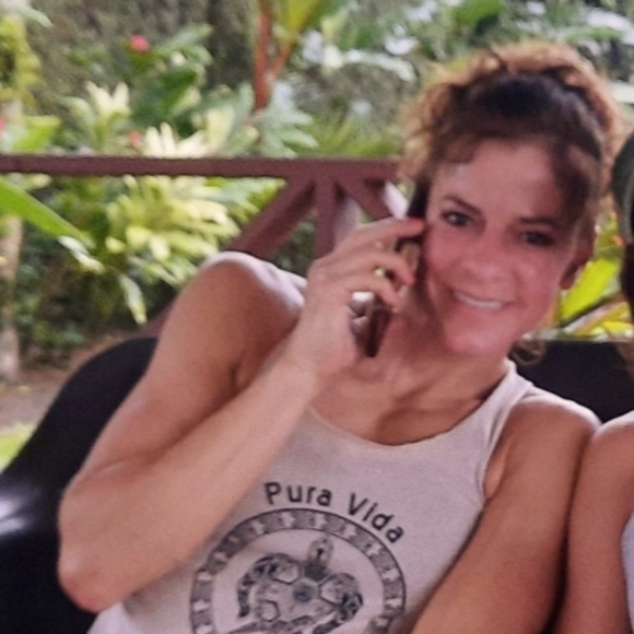 Meet your Posher, Laura - Picture 1 of 1